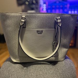 All white Guess purse. Worn a few times. Still in great condition
